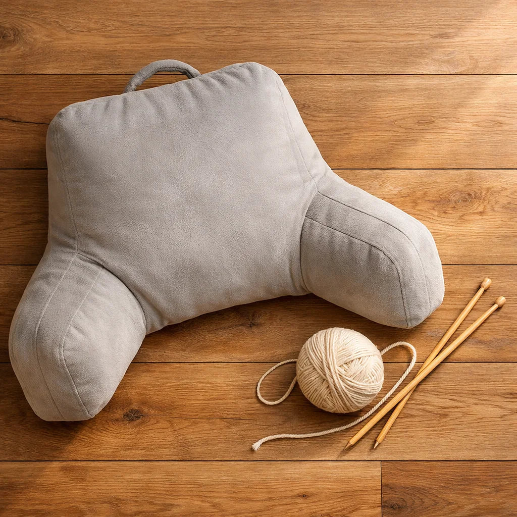 Coussin pour Tricoter : Comment Éviter les Douleurs de Dos et de Bras en Tricotant Image